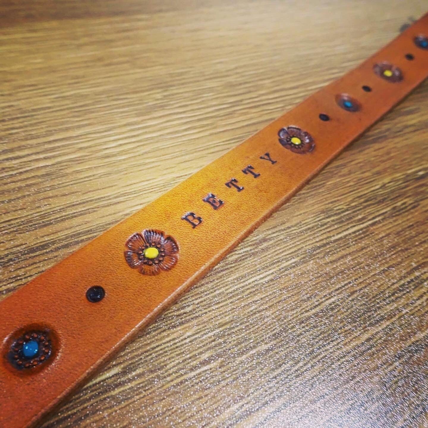 Flower hand stamped medium collar