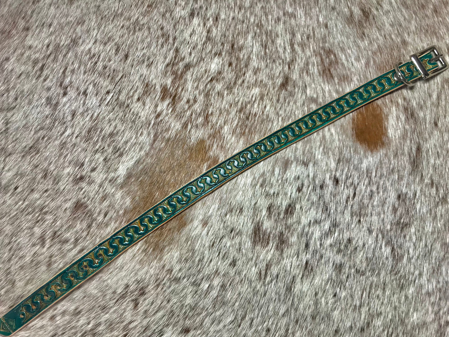 Hand tooled medium collar
